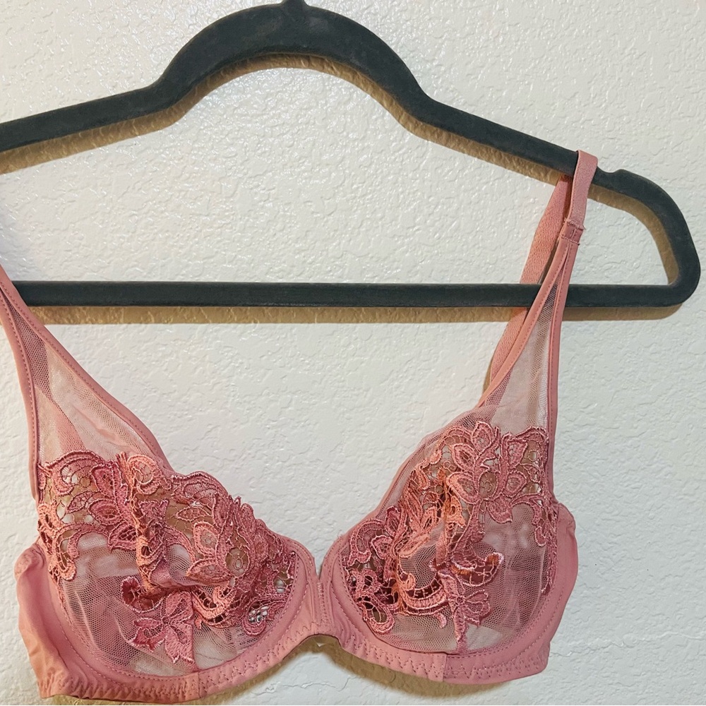 Elegant Pink Lace Bra